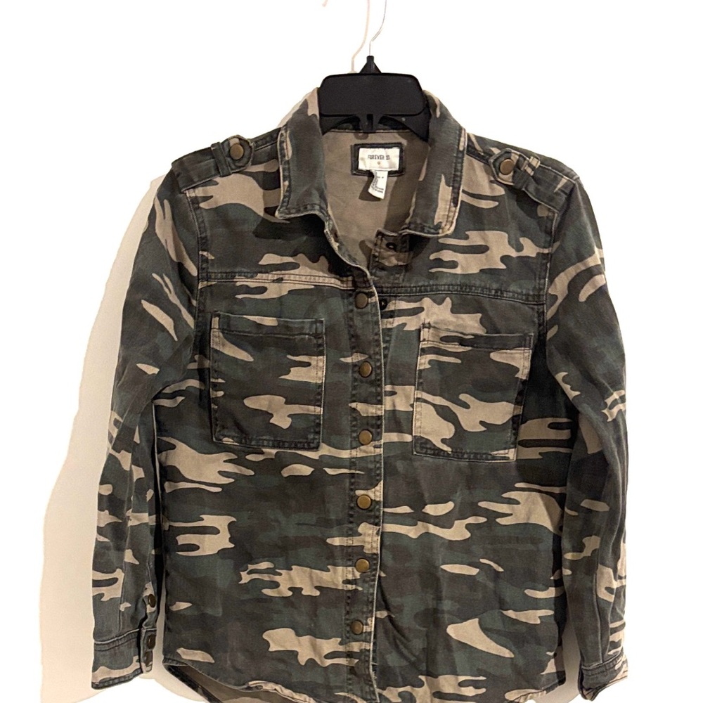 Forever 21 Size S Green Camouflage Button-Down Shirt